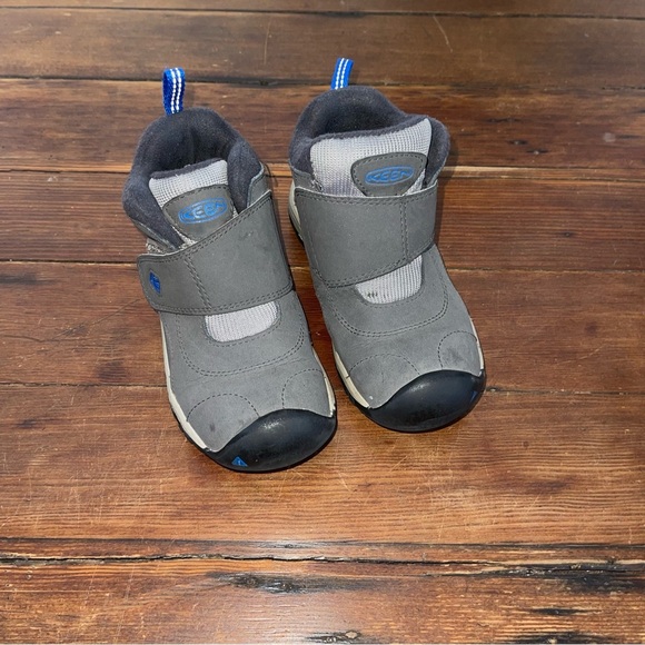 Keen Gray and Blue Hiking Boots Slip-On Design - Picture 2 of 6